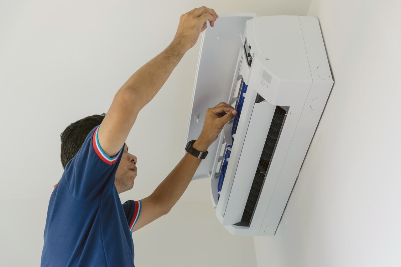 air-conditioner-repairers-air-hanging-wall