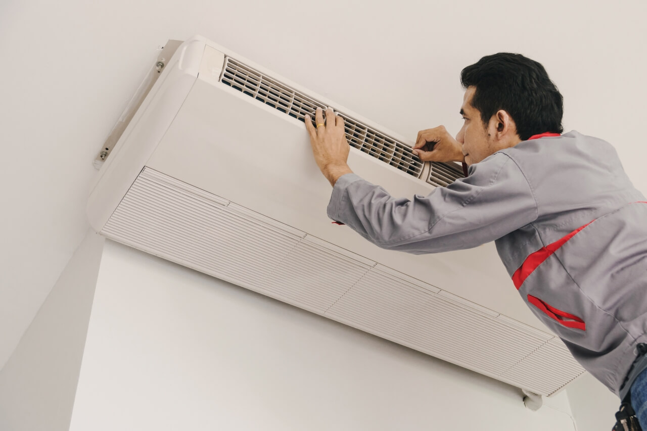 air-conditioner-repairers-are-checking-repair